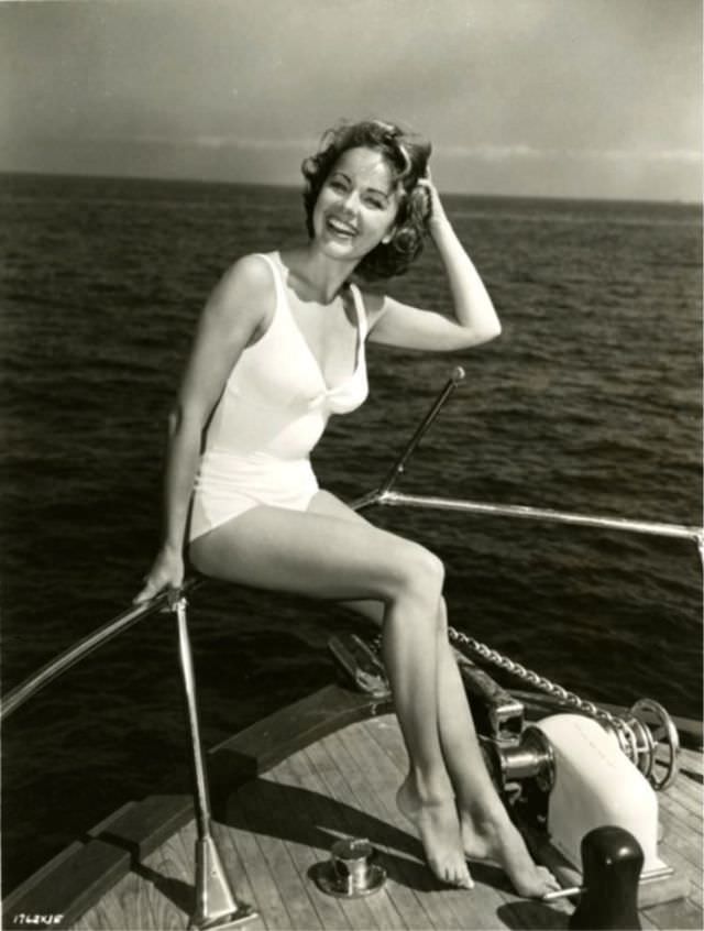 Beautiful Photos Of Terry Moore From 1940s and 1950s Celebrities