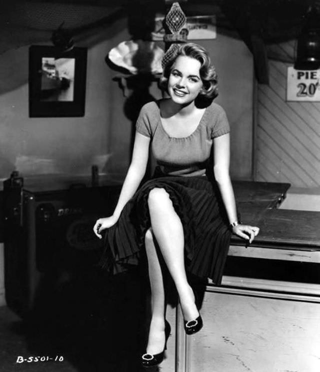 Beautiful Photos Of Terry Moore From 1940s and 1950s Celebrities