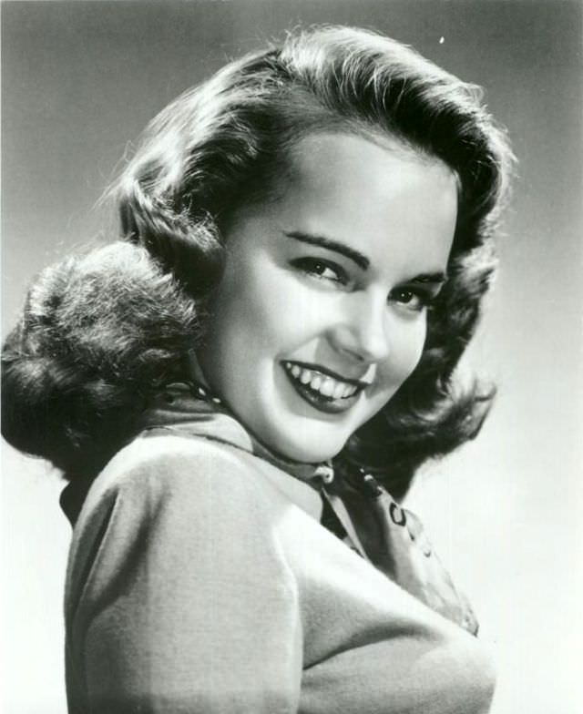 Beautiful Photos Of Terry Moore From 1940s and 1950s Celebrities