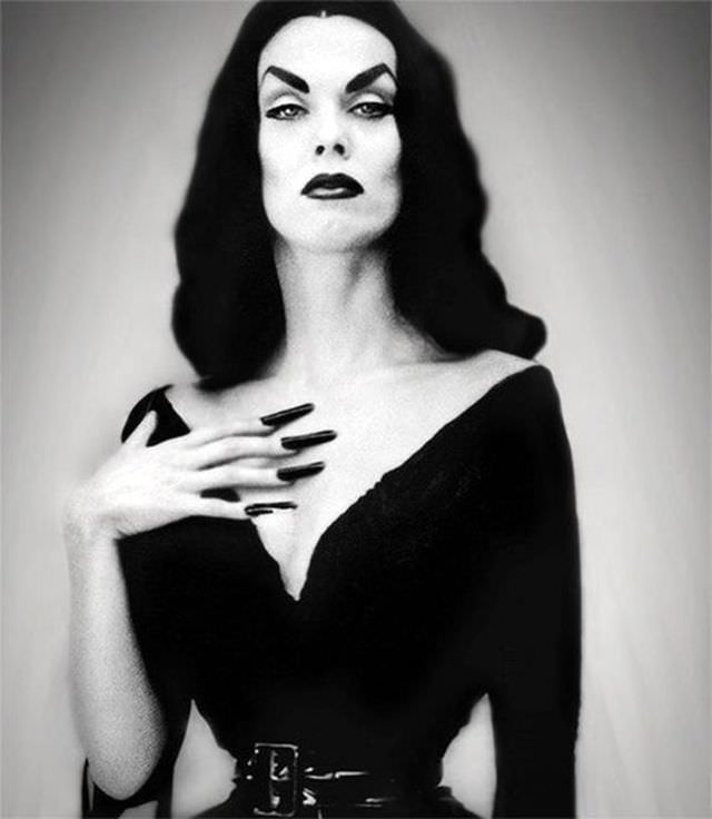 Vampira the Horror Queen: Story and Fabulous Photos Of Maila Nurmi From Her Life Celebrities