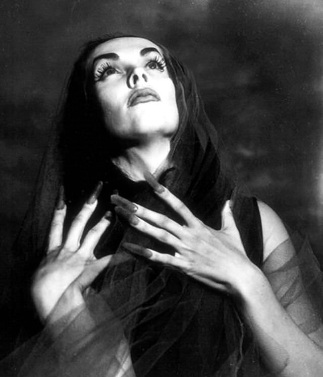Vampira the Horror Queen: Story and Fabulous Photos Of Maila Nurmi From Her Life Celebrities