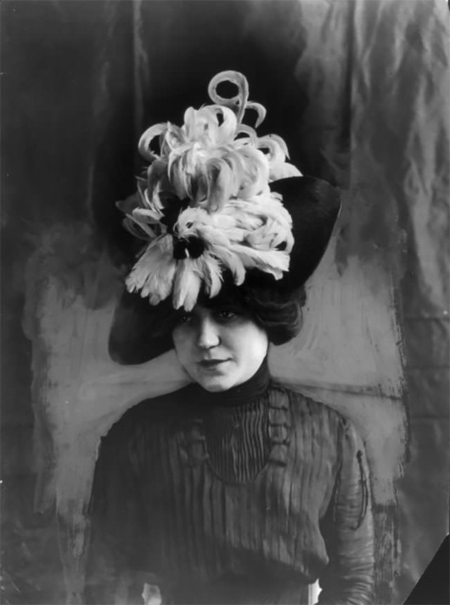 #12 Victorian Taxidermy Animal Hats: Photos Of Victorian Women Wearing Taxidermy Hats #12 Fashion & Culture