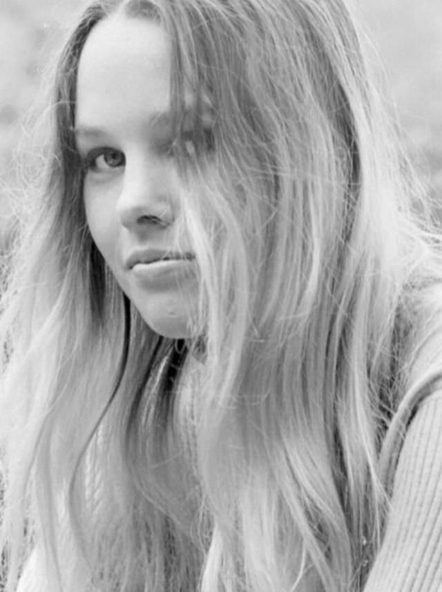 #18 Young Michelle Phillips: Gorgeous Photos Of Californian Dreamgirl From 1960s and 1970s #18 Music
