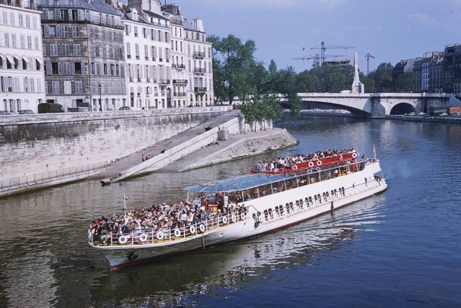 #25 Sightseeing barge above Ile de la Cite, Paris, 1960