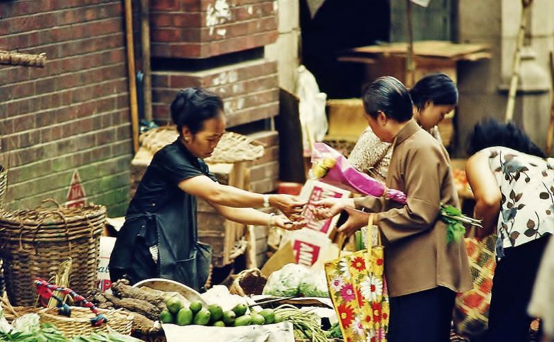 #40 Street market, Hong Kong, 1970s