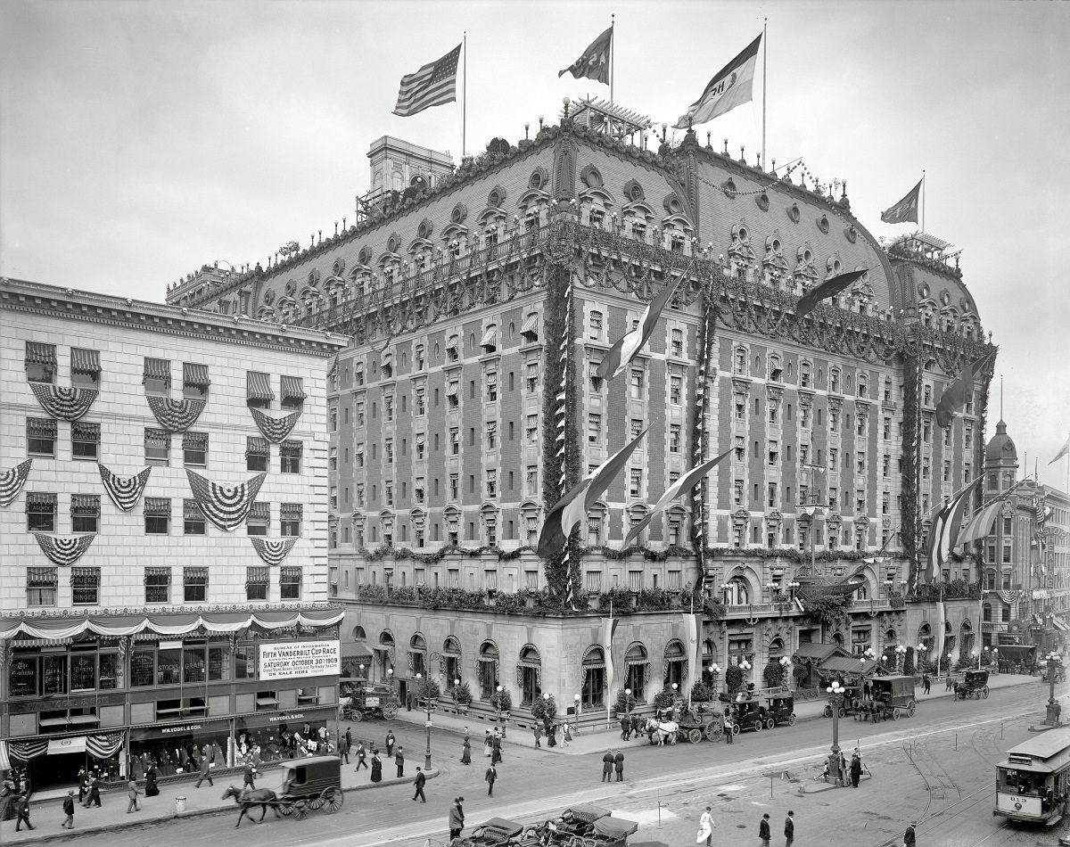 #5 Hotel Astor, Times Square, New York, 1909.