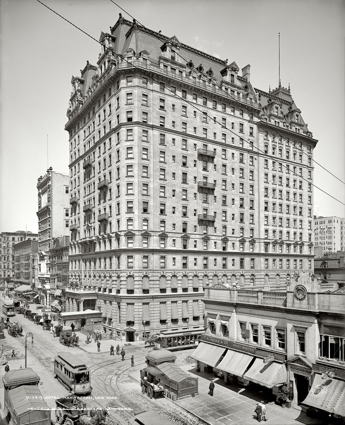 #18 Hotel Manhattan, 42nd Street, New York circa 1904.