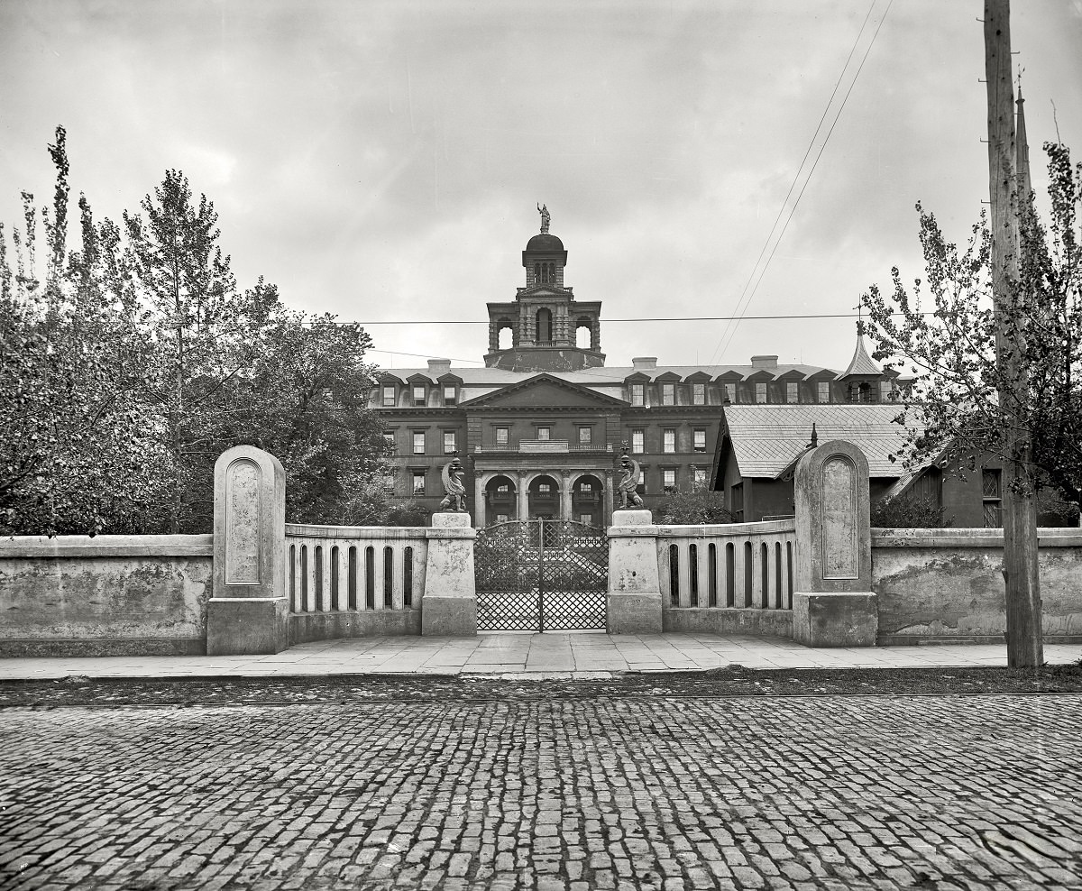 #72 Charleston orphan house, Charleston, South Carolina, circa 1900.