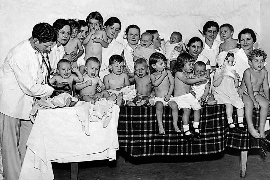 Babies compete in the ‘Better Baby Contest’ where doctors tried to find the perfect infant human specimen in Washinton DC in 1931.