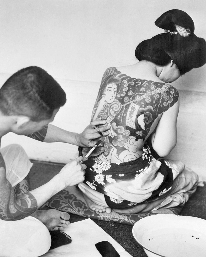 #16 Japanese artist Tattooing the women, 1946