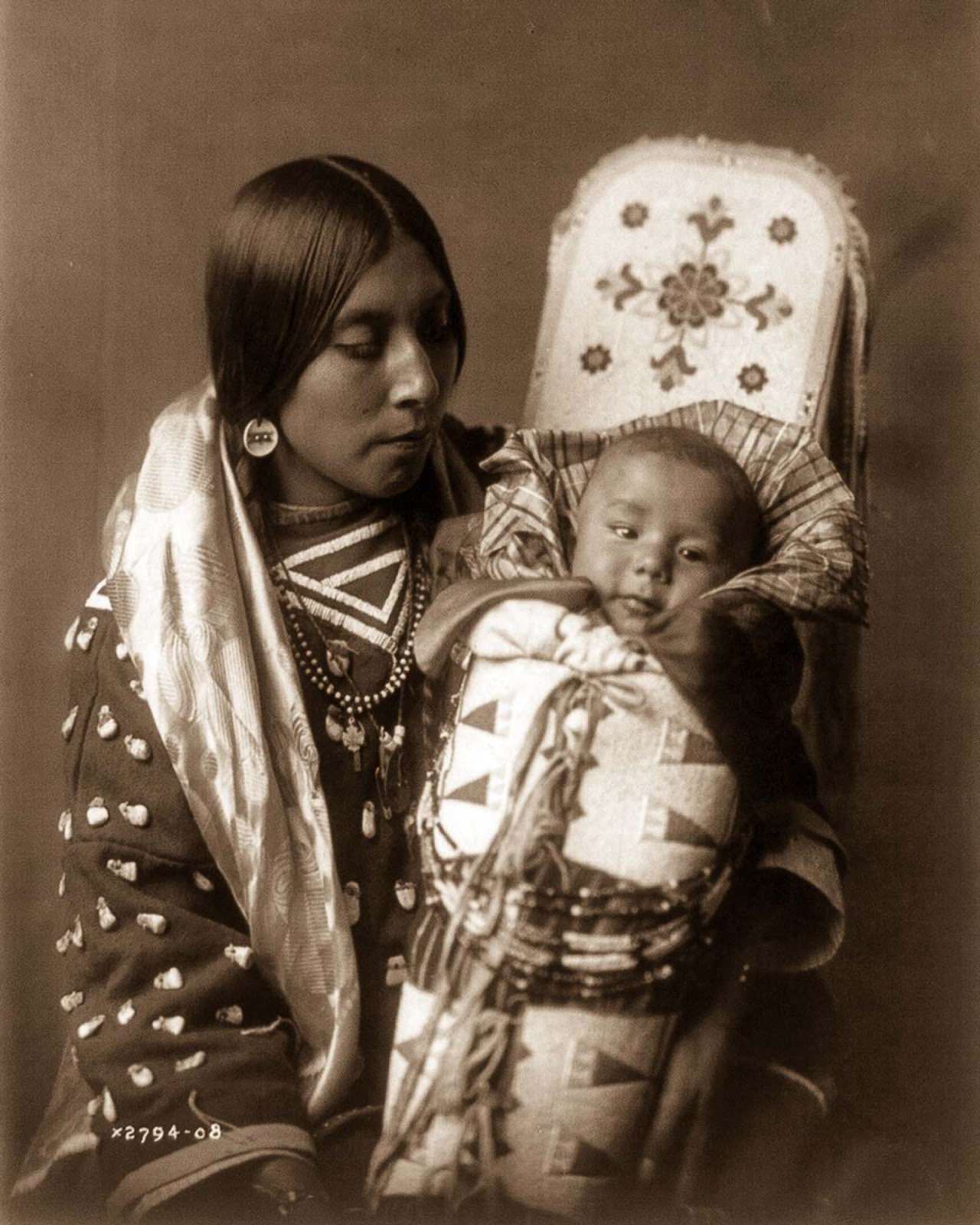 #5 An Apsaroke mother and child. 1908.