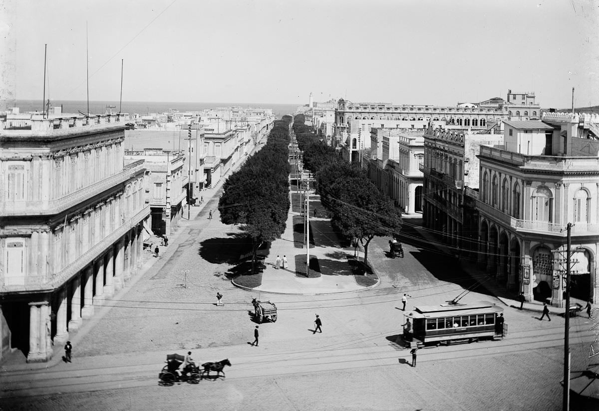 #33 The Cathedral of the Virgin Mary of the Immaculate Conception and the Plaza de la Catedral, 1900