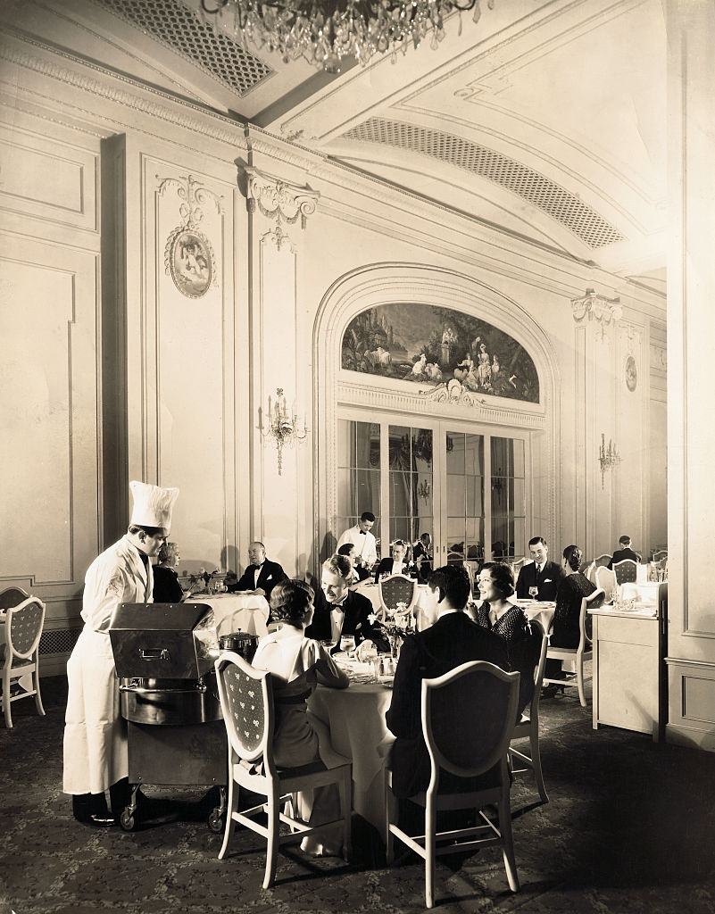 #15 Dining Room of The Cliff House in San Francisco, 1940