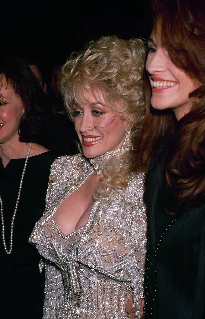 #12 Julia Roberts with Dolly Parton in New York City, 1989