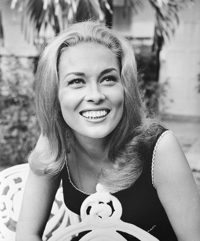 #25 Faye Dunaway Smiling, 1966