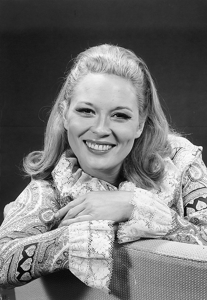 #3 Faye Dunaway in the Daily News studio, 1967