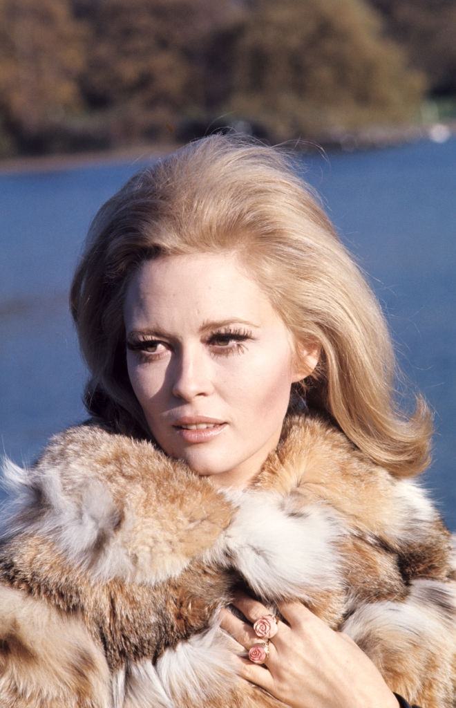 #41 Faye Dunaway wearing a fur coat, 1967