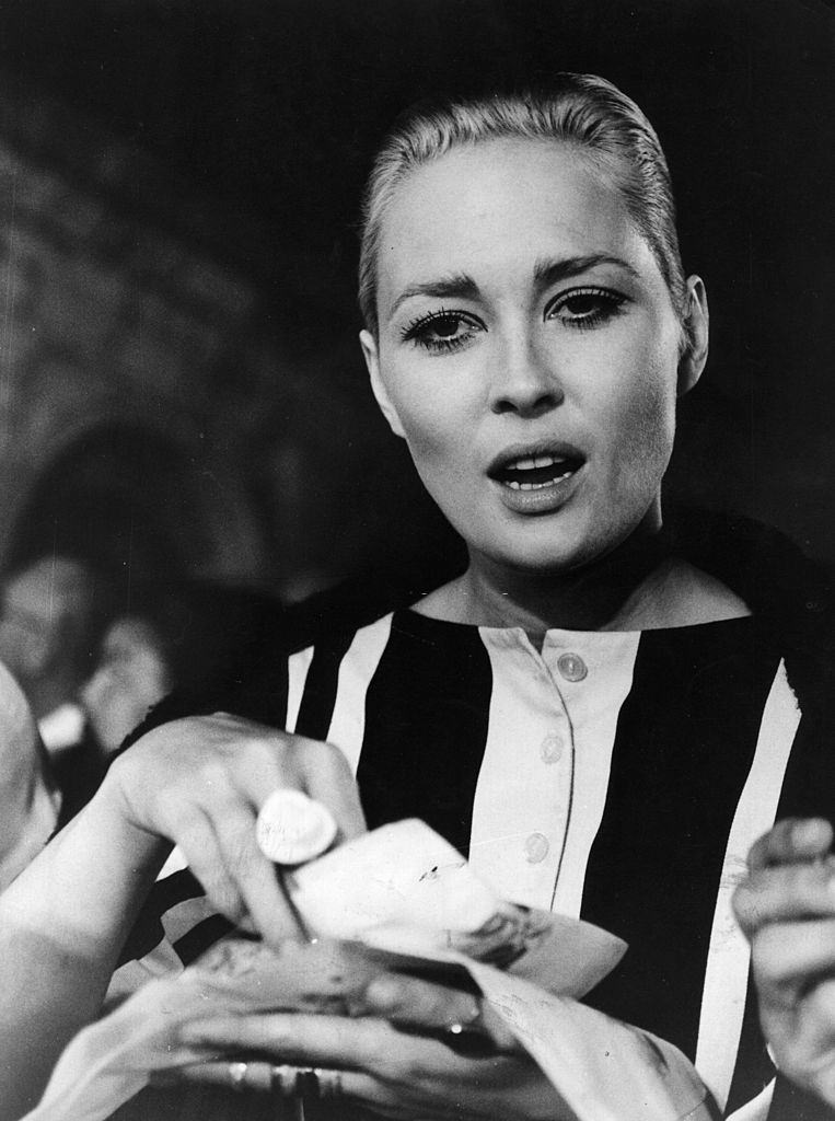 #55 Faye Dunaway during a fashion show on the island of Capri, 1969