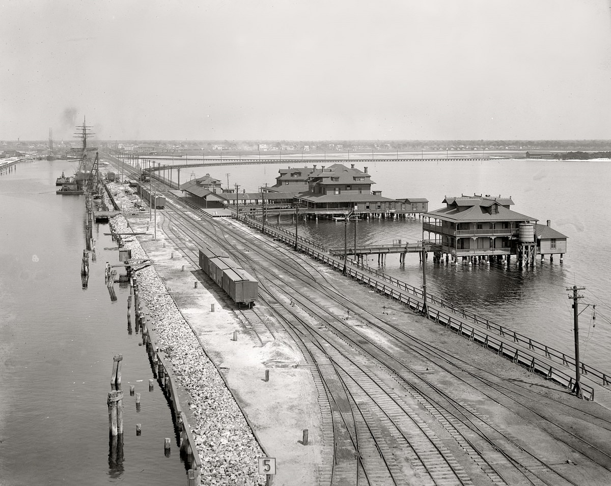 #36 Port Tampa Inn and docks, Florida, 1899