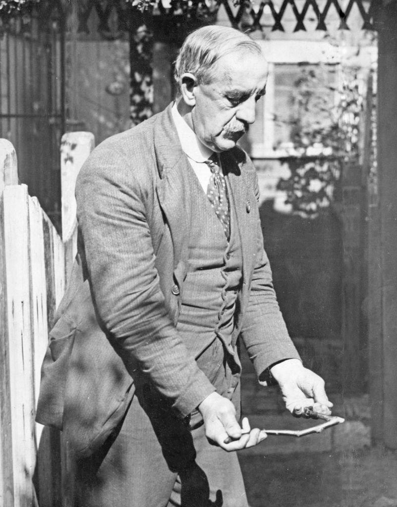 #32 Mr Samuel Bloor water diviner of Okengates, 1938.