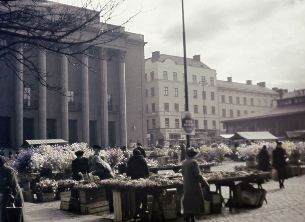 #32 Marketing at Hötorget (the Haymarket) in Stockholm City. To the left is the Stockholm Concert Hall, 1943