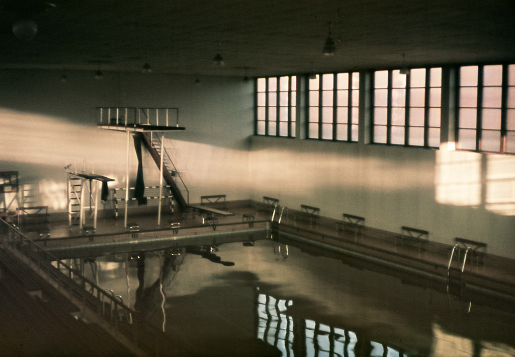 #18 Swimming pool in the old Swimming Baths of Borås, 1944