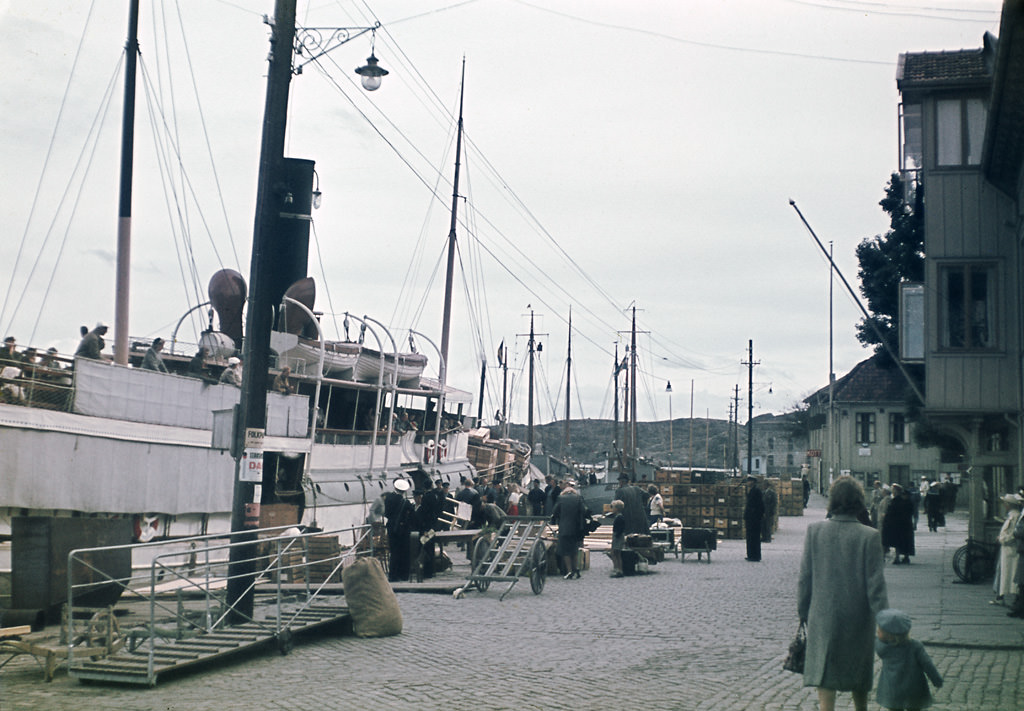 #24 The harbour of Marstrand, 1948