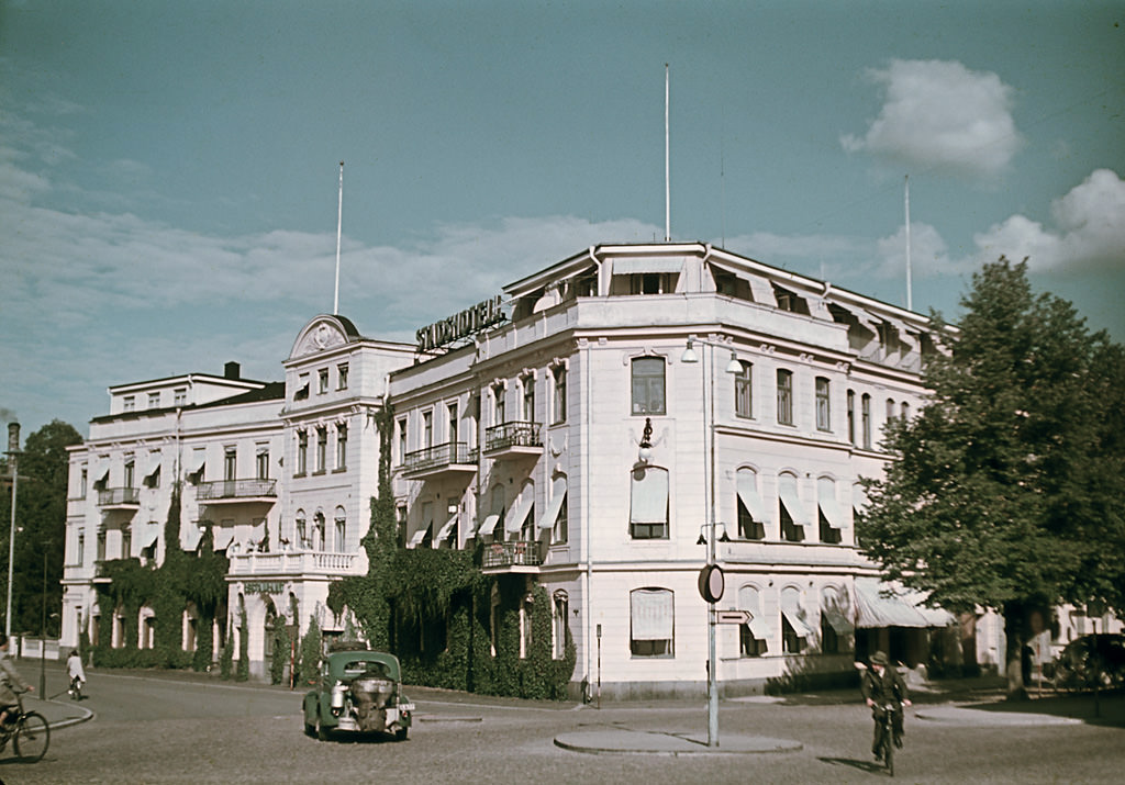 #50 The City Hotel in Karlstad, at 22, Kungsgatan street (King Street), and a producer gas driven car, 1943