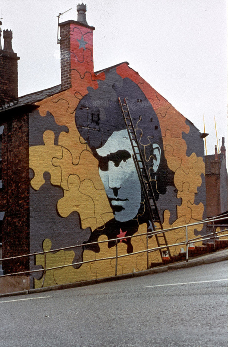 #39 Mural depicting Alvin Stardust on the gable-end of terraced houses in Heywood, in the early 1970s.
