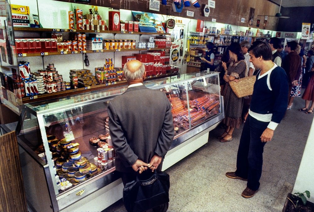#39 Pewex foreign currency store, Warsaw, 1982.