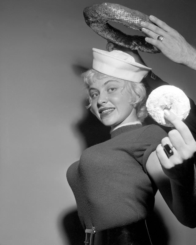 Donut Queen, 1957