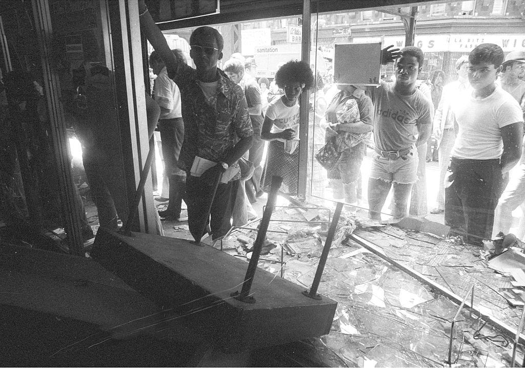 #35 Merchant after the 1977 blackout power failure, New York City, July 13, 1977.