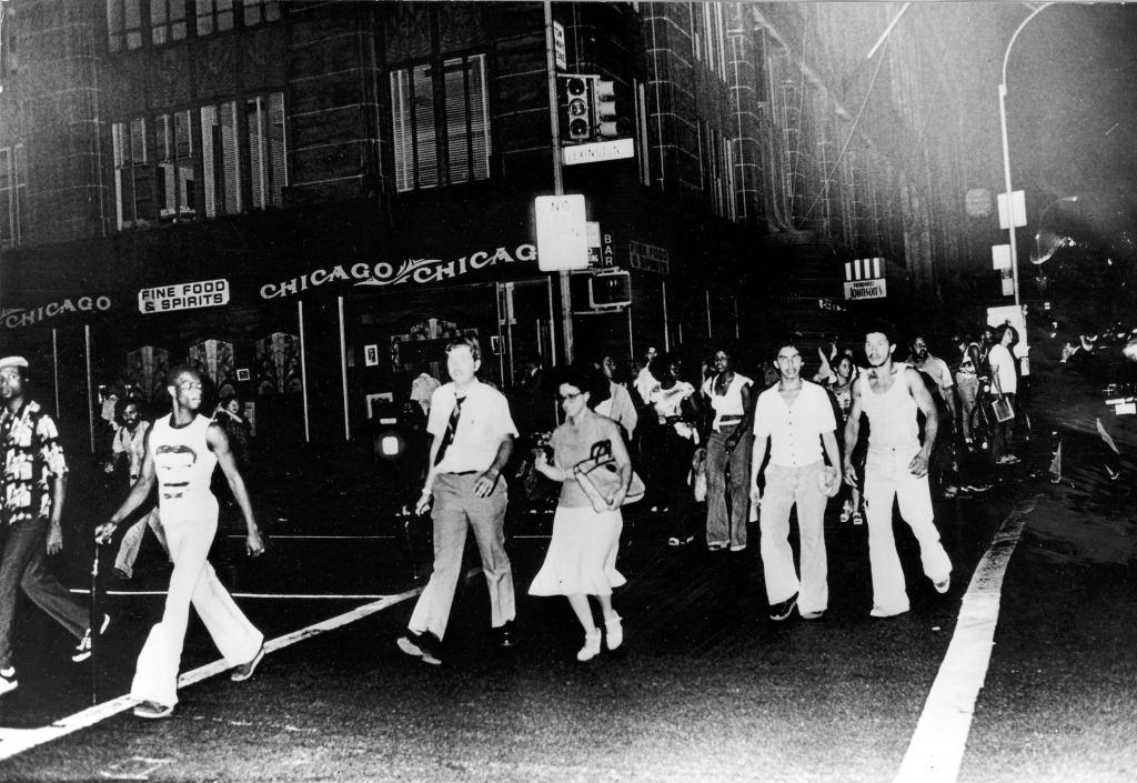 #22 A crowd of New Yorkers make their way home during a power cut after a power station was struck by lightning July 13, 1977