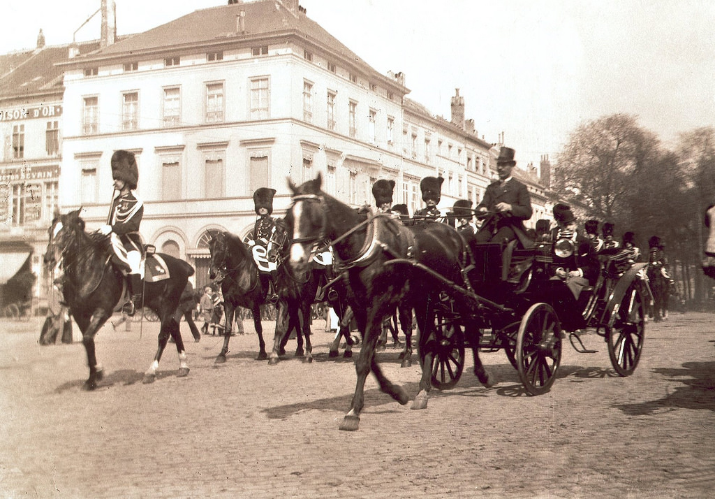 #27 The royal guard at the Porte de Namur, Brussels, 1907