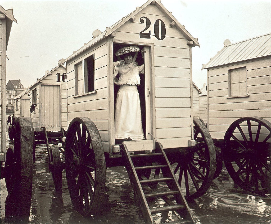 #12 At the beach in Blankenberge, 1907