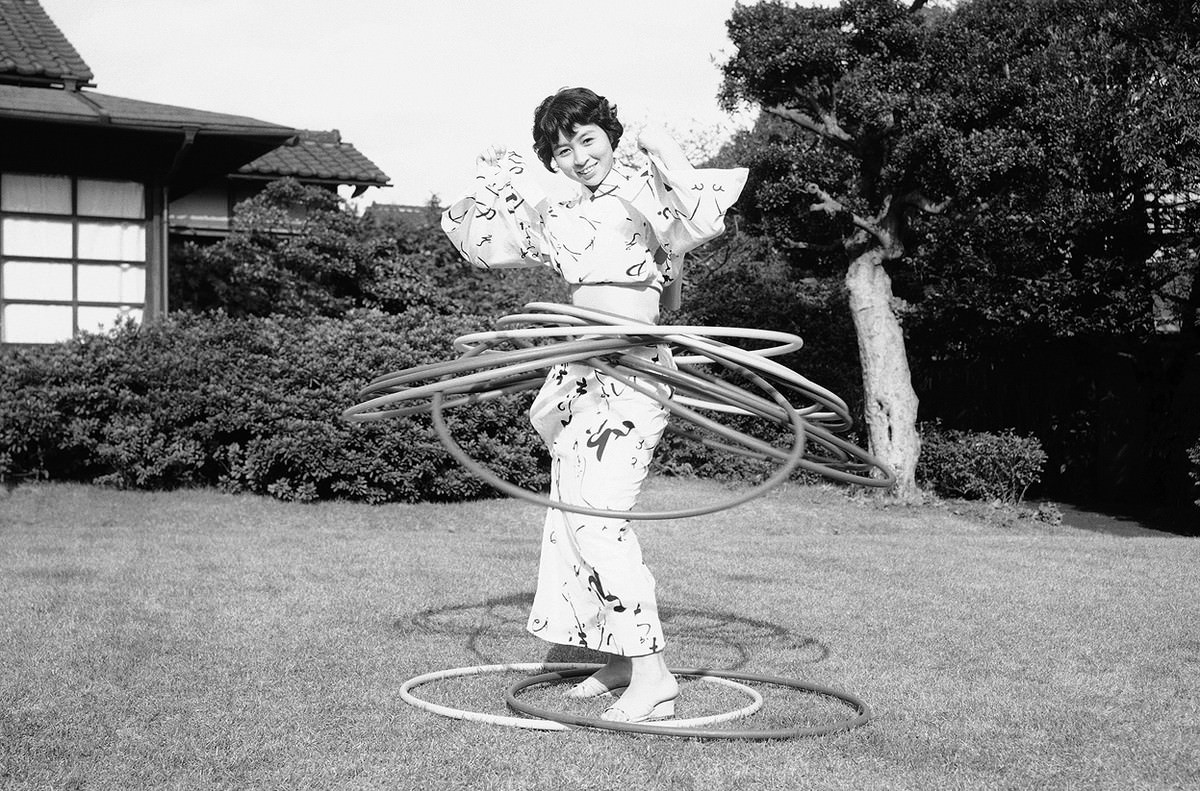 #1 A young Japanese woman in a kimono takes part in the Hula-Hoop craze that swept America and Japan in this October 30, 1958.