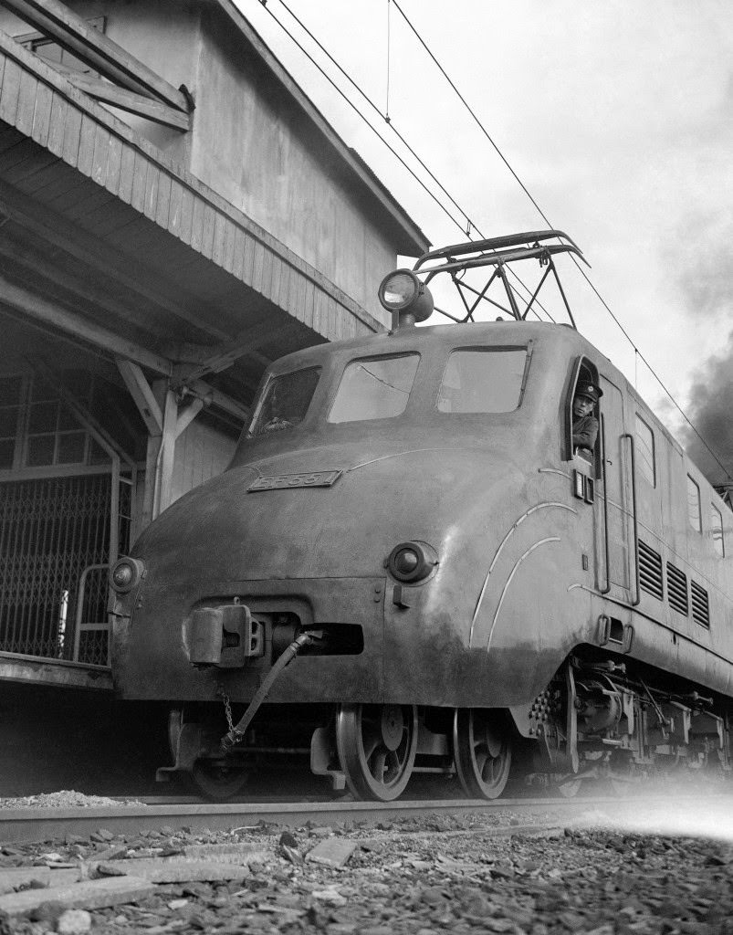 #43 Close up of the express engine Tsubame in Tokyo station on April 19, 1950.