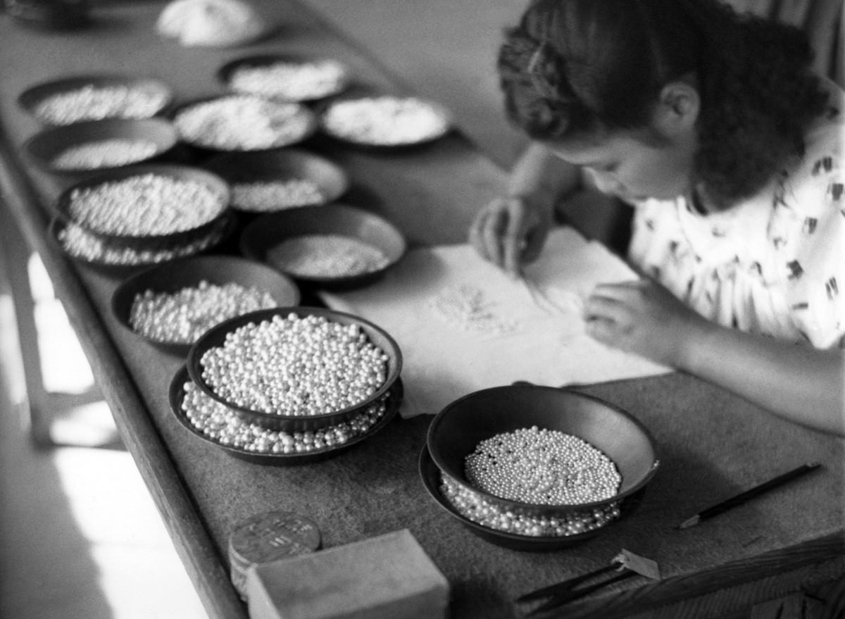 #6 A Japanese girl carefully sorts cultured pearls raised on Kokichi Mikimoto’s pearl farm near the tip of Japan’s Ise peninsula on October 12, 1949.