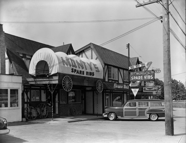 #15 Monty’s Spare Ribs Restaurant, Richards Street, Vancouver, 1954