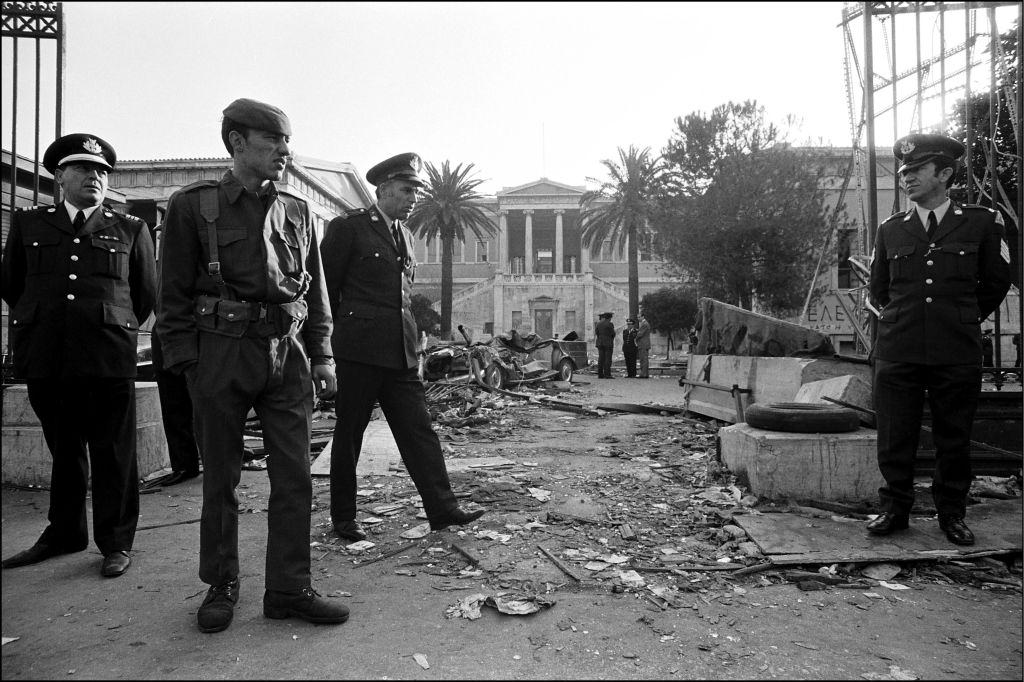 #28 Polytechnic school of Athens, attacked by the army, has been ransacked by the police after that students were arrested.