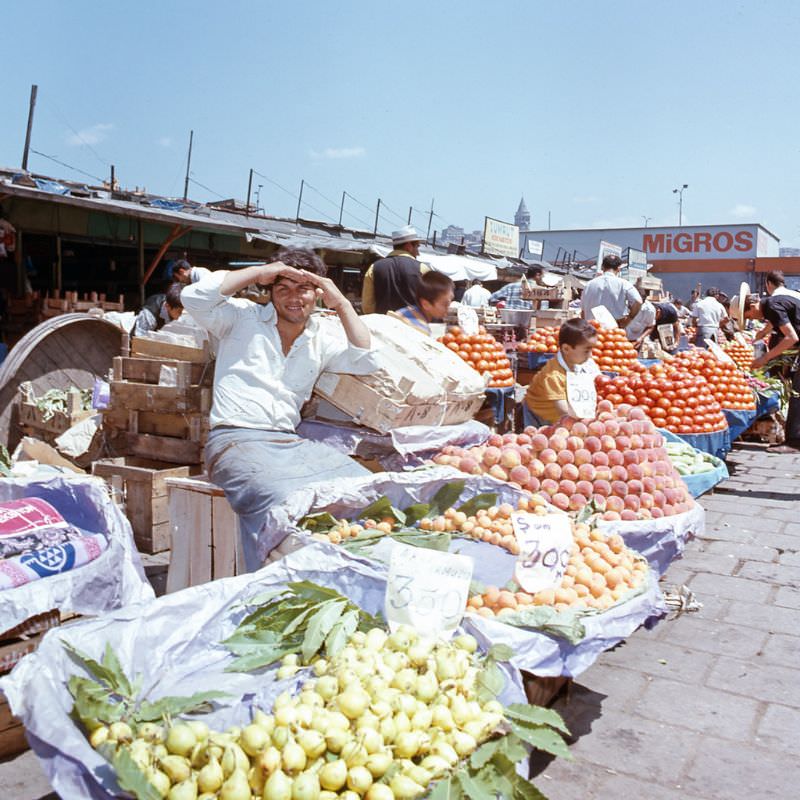 #31 Hawkers at Eminönü, Istanbul, 1970s