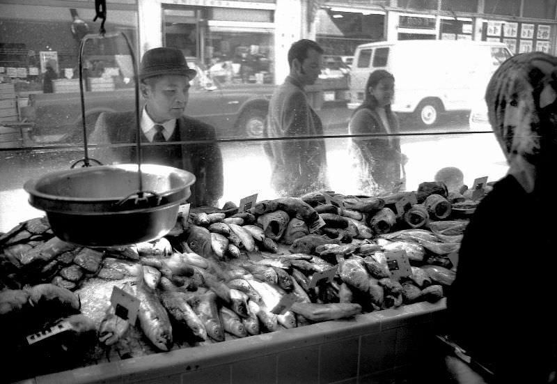 #19 DuPont Market, Grant and Pacific, Chinatown San Francisco, 1970