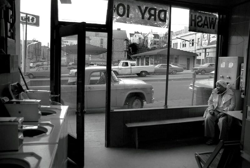 #88 Wash Dry 10 Cents Laundromat, 806 Divisadero Street, Western Addition district, San Francisco, 1979