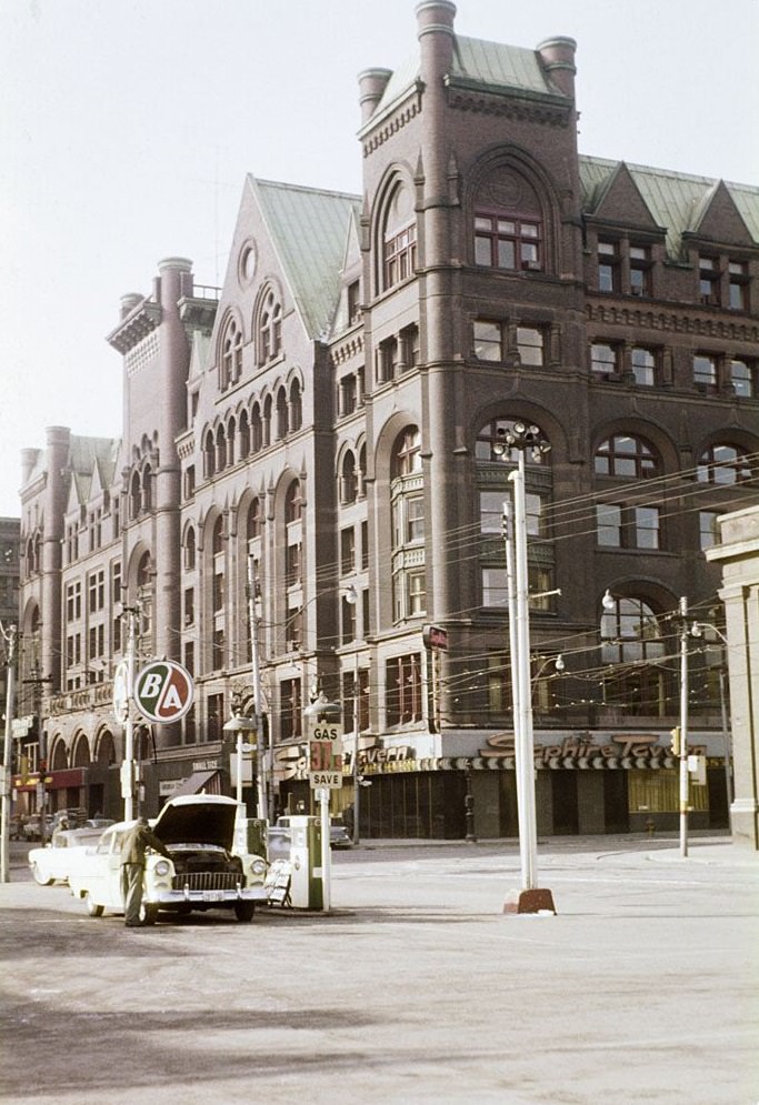 #42 Richmond Street East