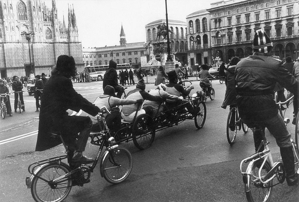 #10 Many people decided to use the bicycle because of the oil crisis. Milan, December 1973.