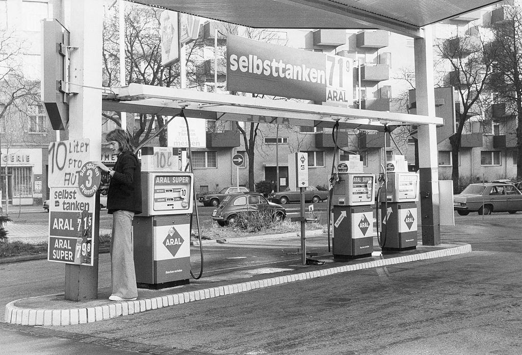 #6 Petrol station with information that only 10 liters are sold per customer due to the oil crisis, Germany – November 1973