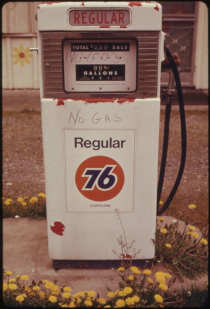 #7 During the fuel crisis, independent dealers and major oil company dealers began to close some stations permanently.