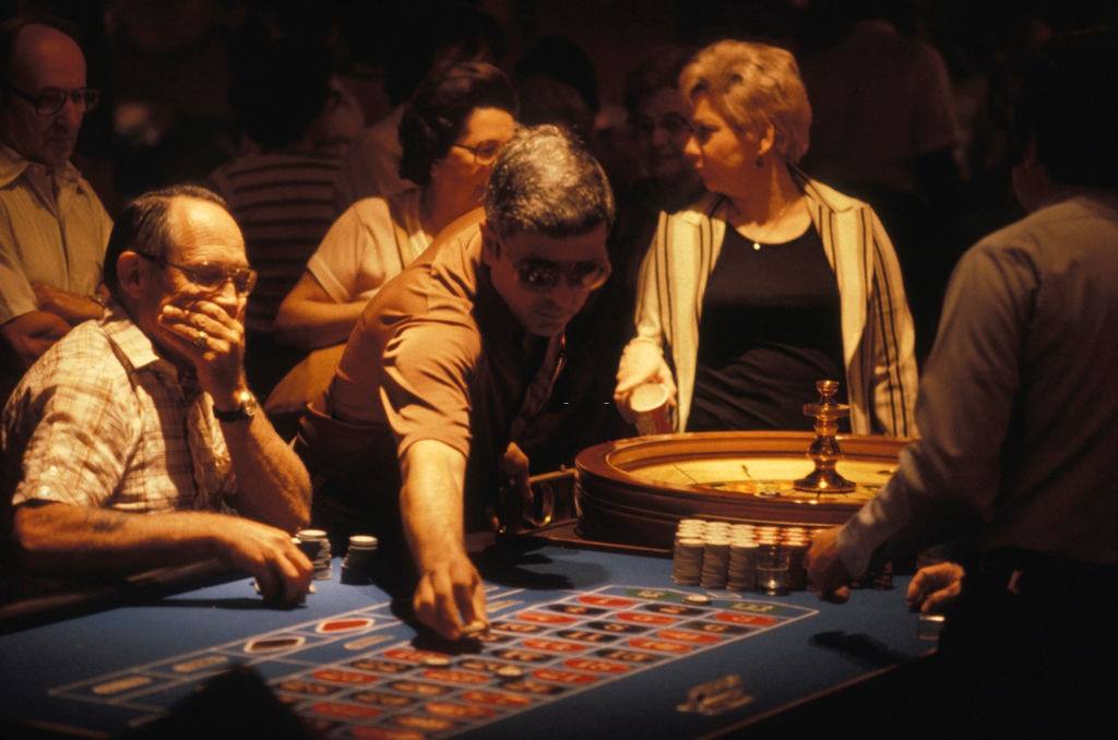 #48 Roulette players in Las Vegas, 1980