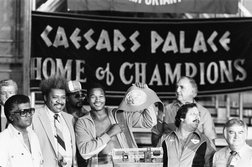 #42 World Heavyweight Title fight between challenger Muhammad Ali and WBC Champion Larry Holmes at Ceasars Palace in Las Vegas, October 1980.