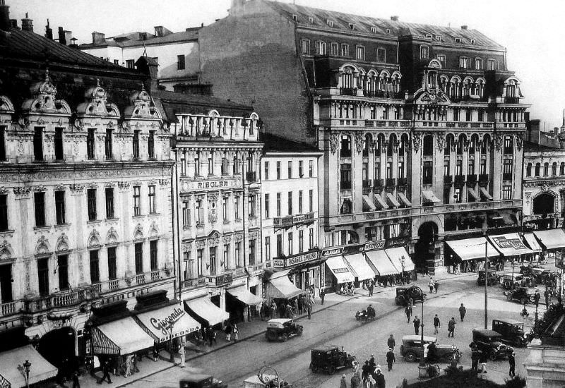 #6 Theater’s Plaza, Victoriei Avenue at Telephones Palace